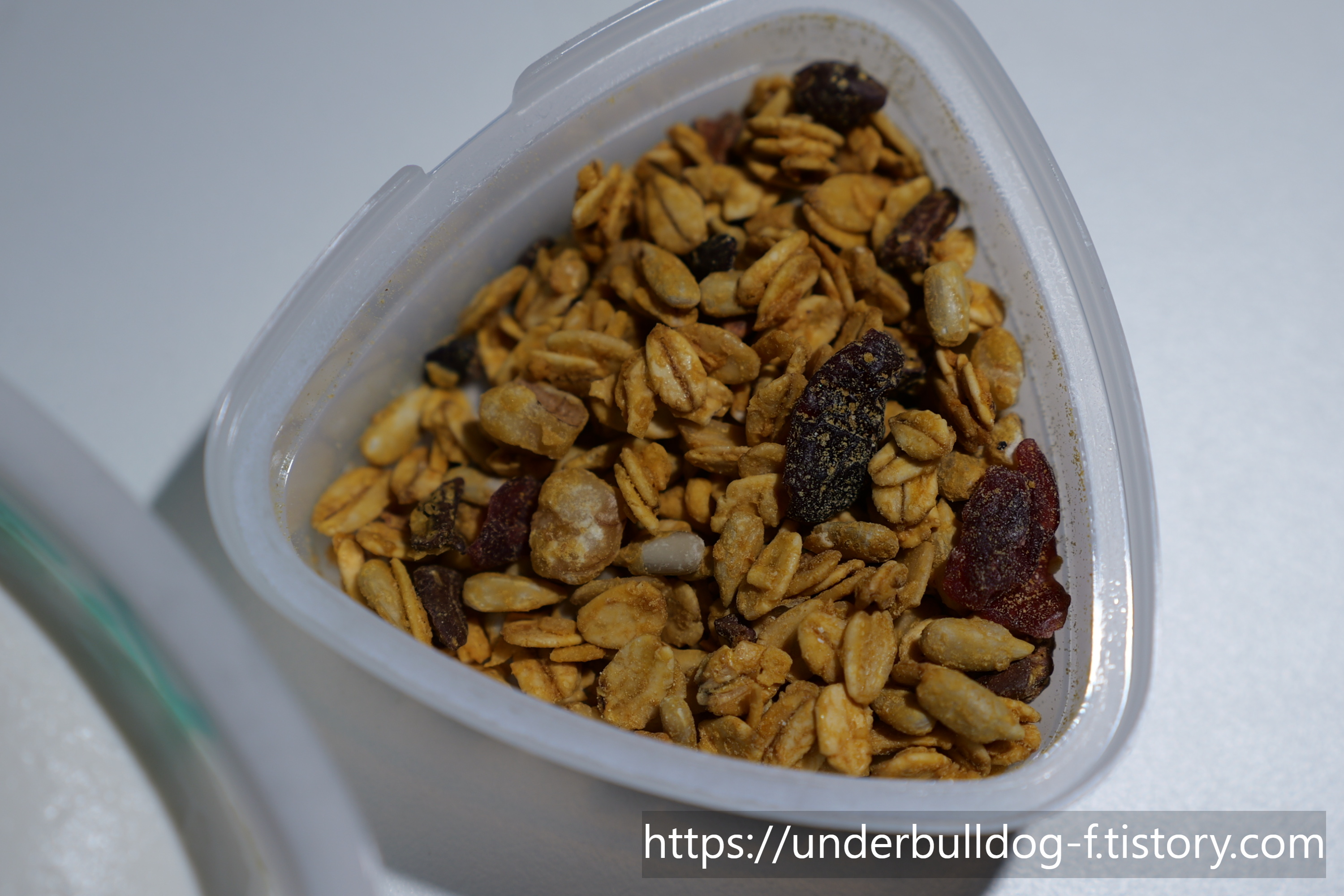 아침대용으로도, 오후 간식으로도 괜찮았던 꾸덕한 요거트