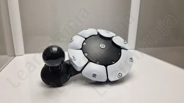 8. 플레이스테이션 액세스 컨트롤러의 실제 사진_