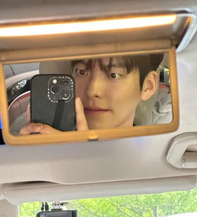 김우빈-셀카-3
