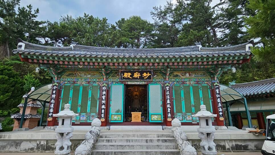 양양 휴휴암 : 동해 바다 위에 자리한 기도의 공간 바다와 함께하는 특별한 사찰