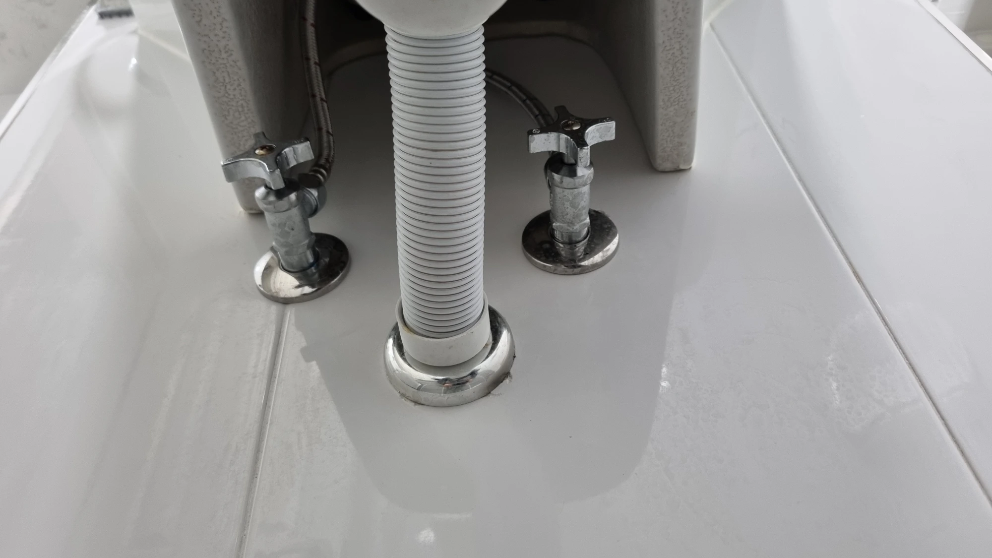 치마형 세면대 수압조절 밸브