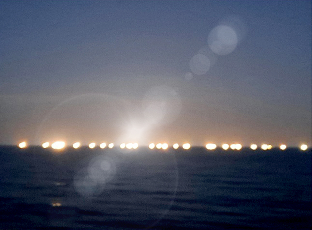 백개의 달(Hundred Moons)