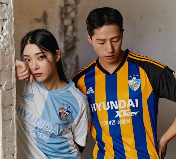 알트태그-울산의 새 유니폼입니다. 가슴에 별이 3개로 늘어났습니다.