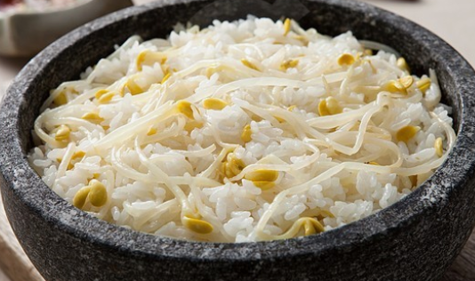 콩나물밥 만들기