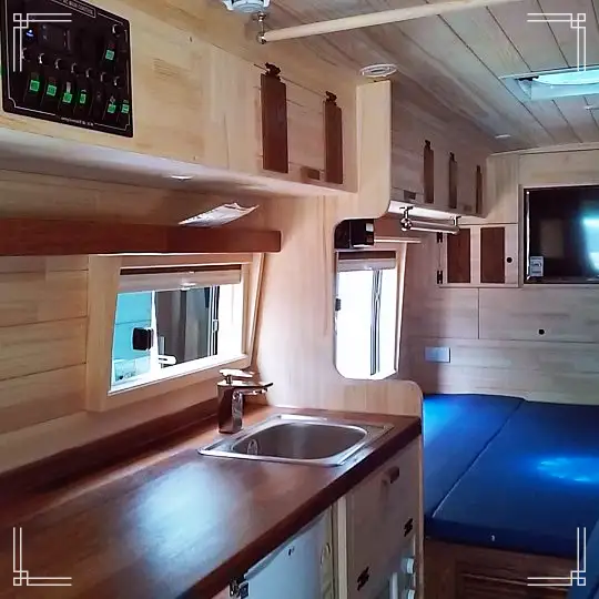 생방송오늘저녁 대둔산 나무 우드 캠핑카 제작 리모델링 공방 제작 의뢰 및 강좌 특강 추천