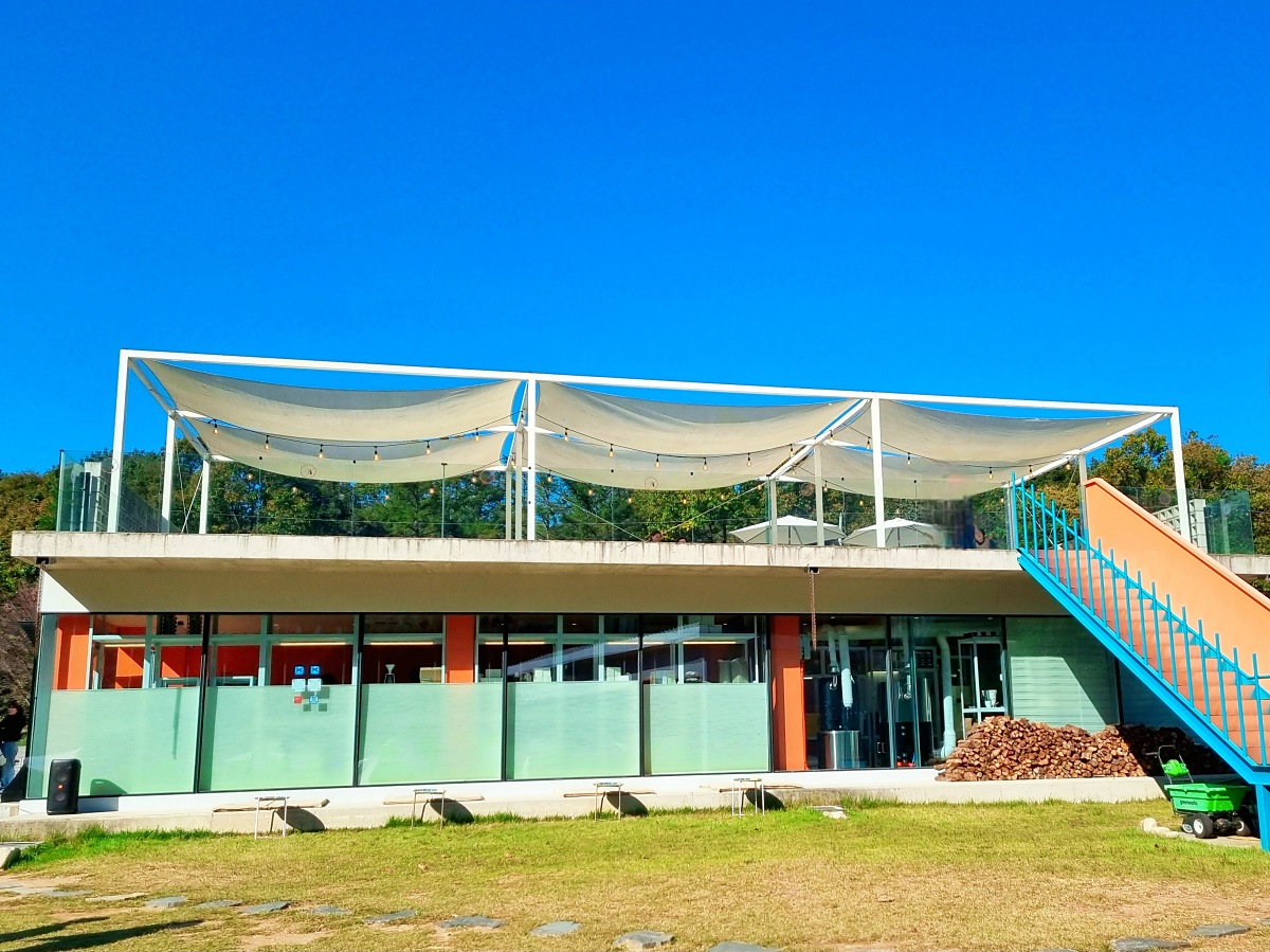 강원도 원주 가볼만한 곳, 블루리본 스톤크릭 카페: 수묵화 속 절벽, 로스팅 커피, 할인 정보