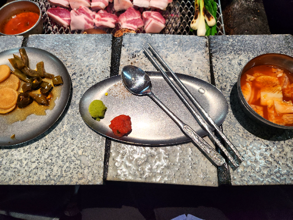 산청숯불가든 장아찌와 나박김치&amp;#44; 기본 개인 세팅