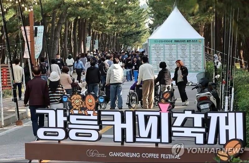 2026 강릉커피축제 10월 25일까지, 이번 주말 가볼까? 안목해변 체험&middot;100인 100미&middot;무료 셔틀버스&middot;주차 총정리 관련사진
