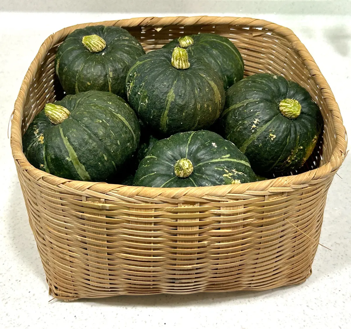 단호박 택배구매 - 광주리에 담긴 단호박들