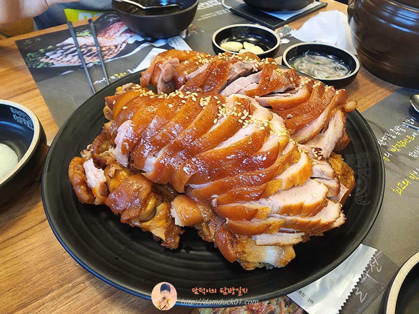 유명환명품족발 앞발