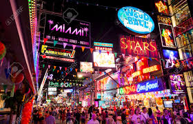 펍, 라이브공연, 노점상, 쇼핑몰 모두 집결 (출처:123RF/트립어드바이져/하나투어)