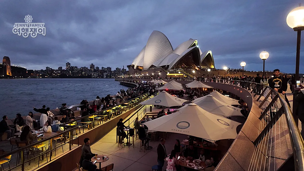 시드니 오페라하우스 야경과 오페라바 전경 — Sydney Opera House night view and Opera Bar panorama