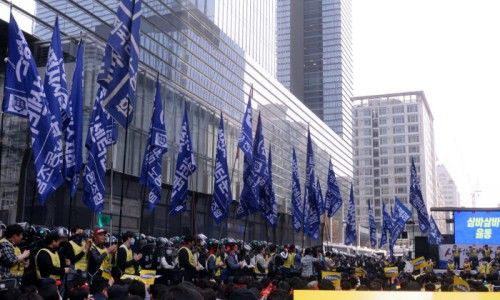 삼성전자 노조 이재용 자택 집회 및 SK하이닉스 6억 성과급 격차에 따른 총파업 리스크 심층 분석 (2026)