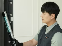 엘지에어컨 기사가 청소점검중