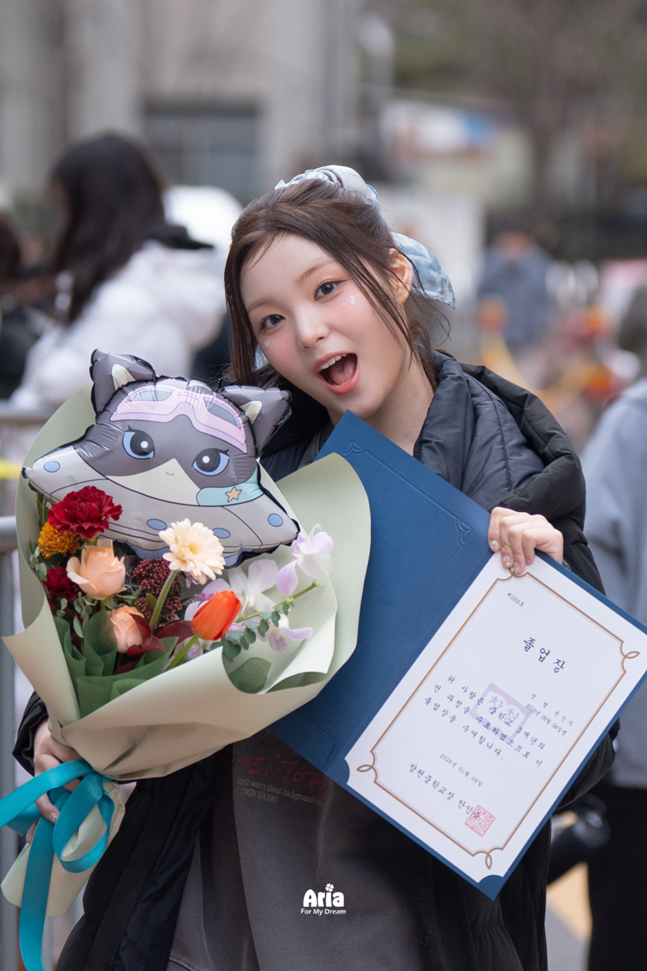 인생에서 가장 큰 선물을 받은 최근 중학교 졸업한 중졸 걸그룹 멤버 | 인스티즈