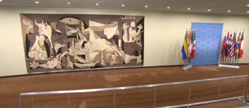UN안전보장이사회 회의실에는 피카소의 태피스트리(실로 그림을 짜 넣은 직물)