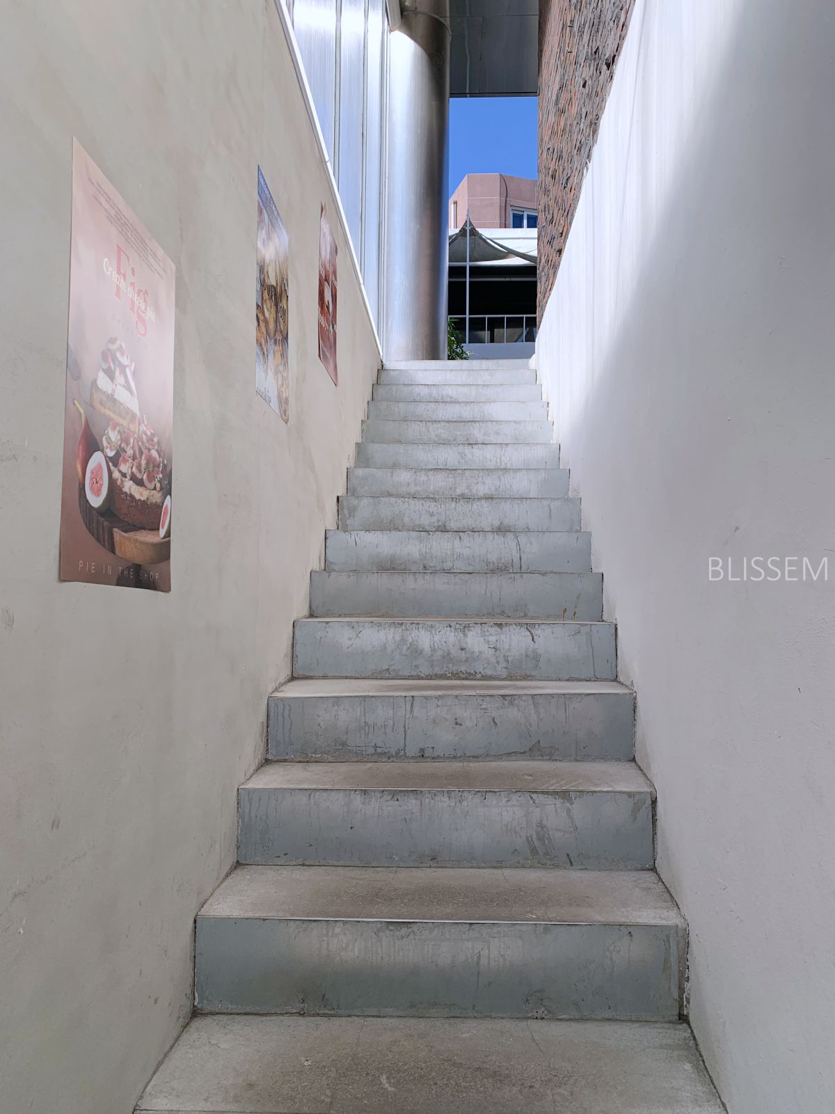 삼각지-카페-파이샵-파이가게-디저트맛집-파이인더샵-인테리어-계단