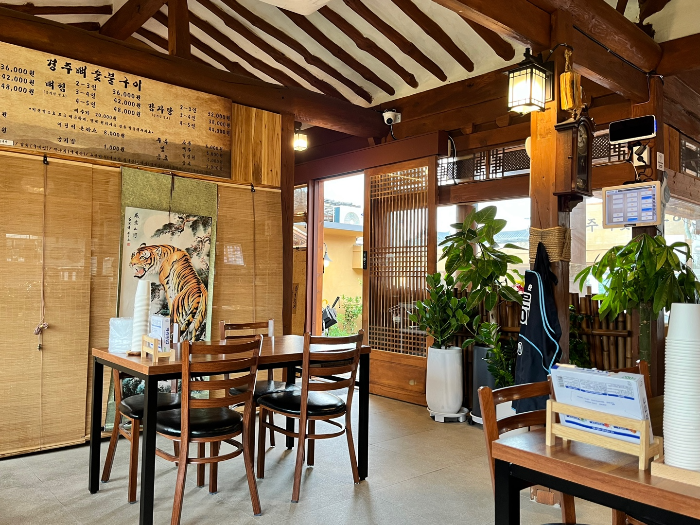 경주뼈숯불구이 내부 모습