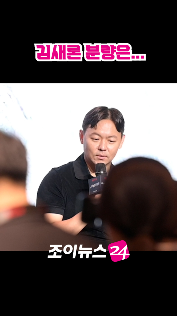 김주환 감독이 지난 7일 오전 서울 마포구 마포동 호텔 나루 서울에서 열린 넷플릭스 시리즈 &#39;사냥개들&#39; 제작발표회에 참석해 소감을 말하고 있다. [사진=정소희 기자]