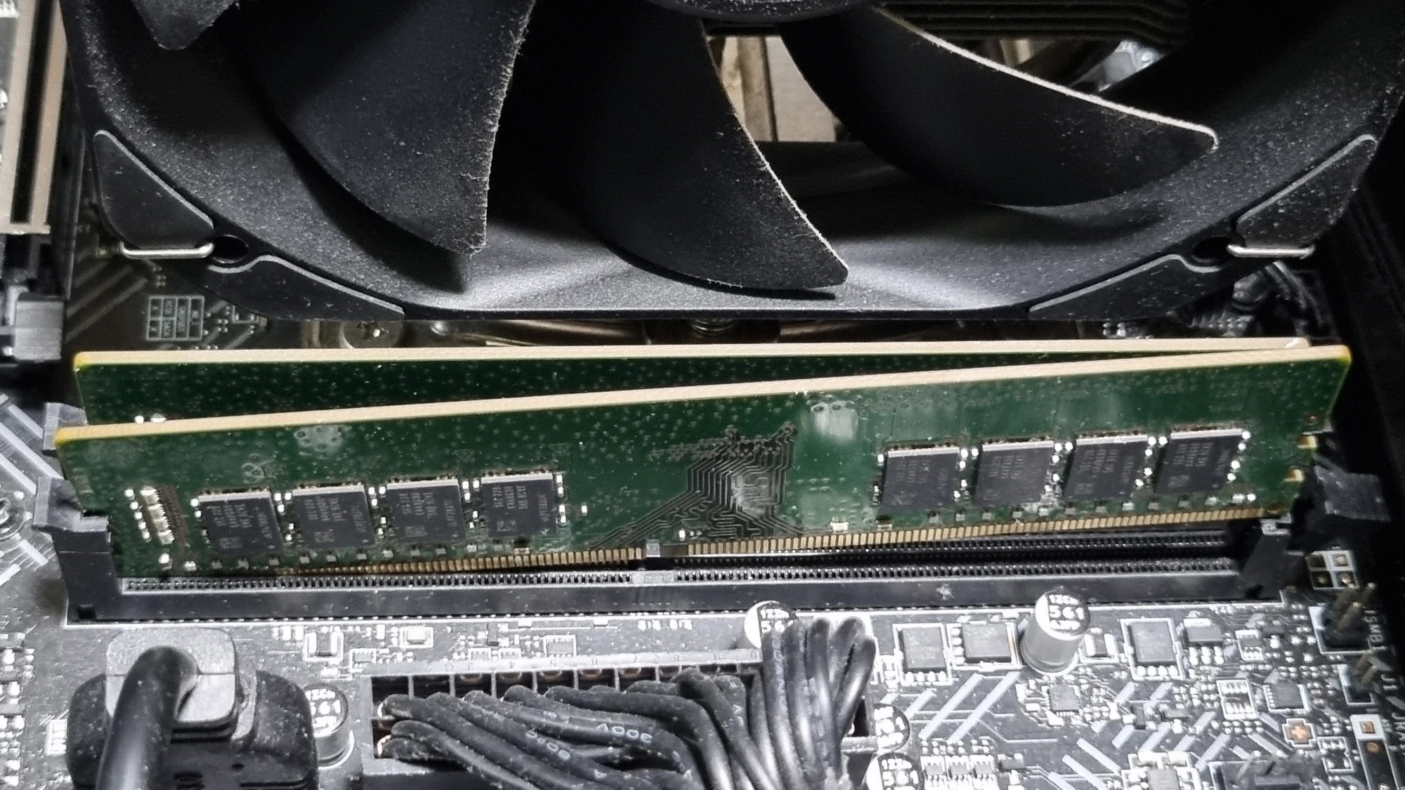 램 끼우는 방향