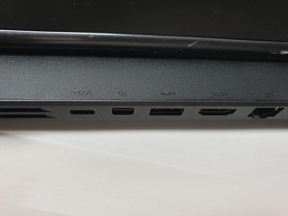 Lenovo Y540 노트북 후면 포트