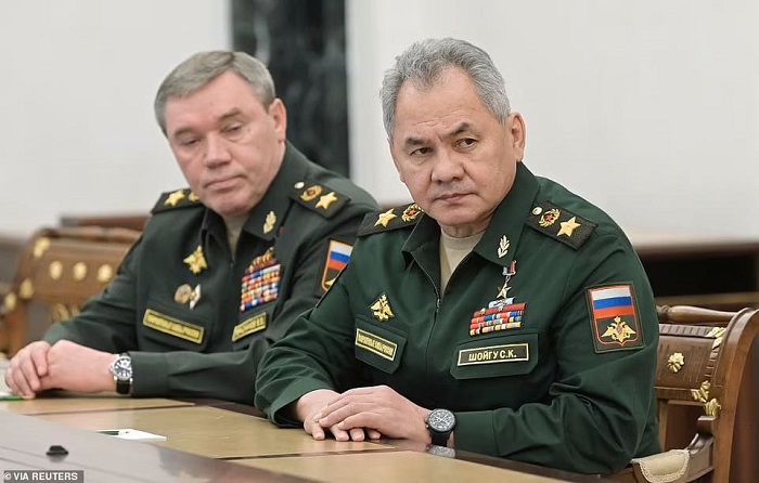 러시아군 '융단 폭격'에도 건재한 키에프 Video appears to show blast at residential building in Chernihiv