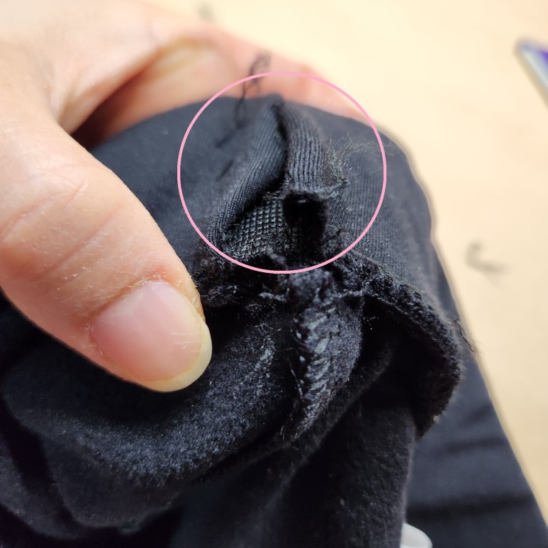 바지 허리 수선하는 장면