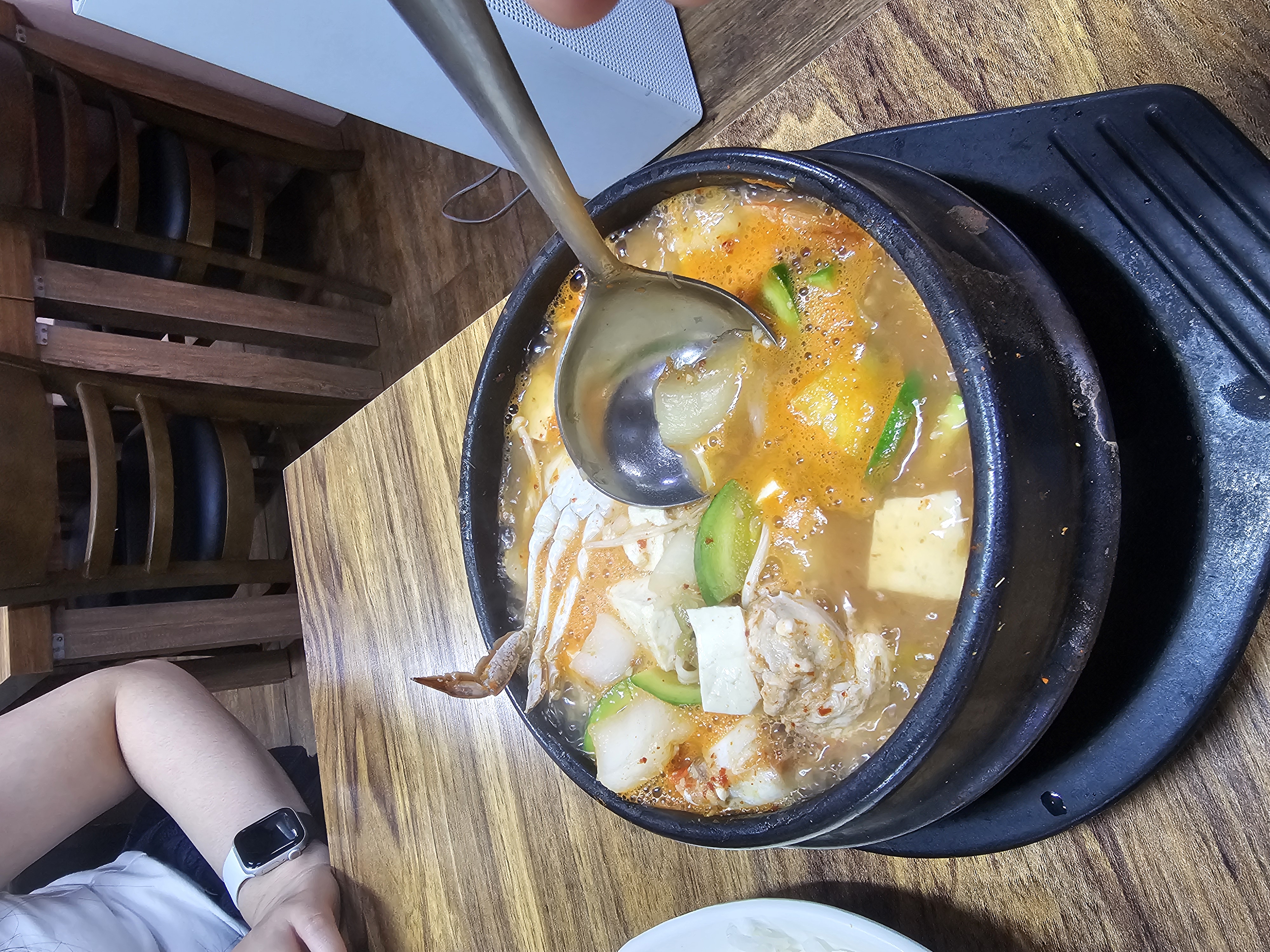 부산 대신동 부산해물찜 본점 해물된장찌개 클로즈업, 게다리와 두부