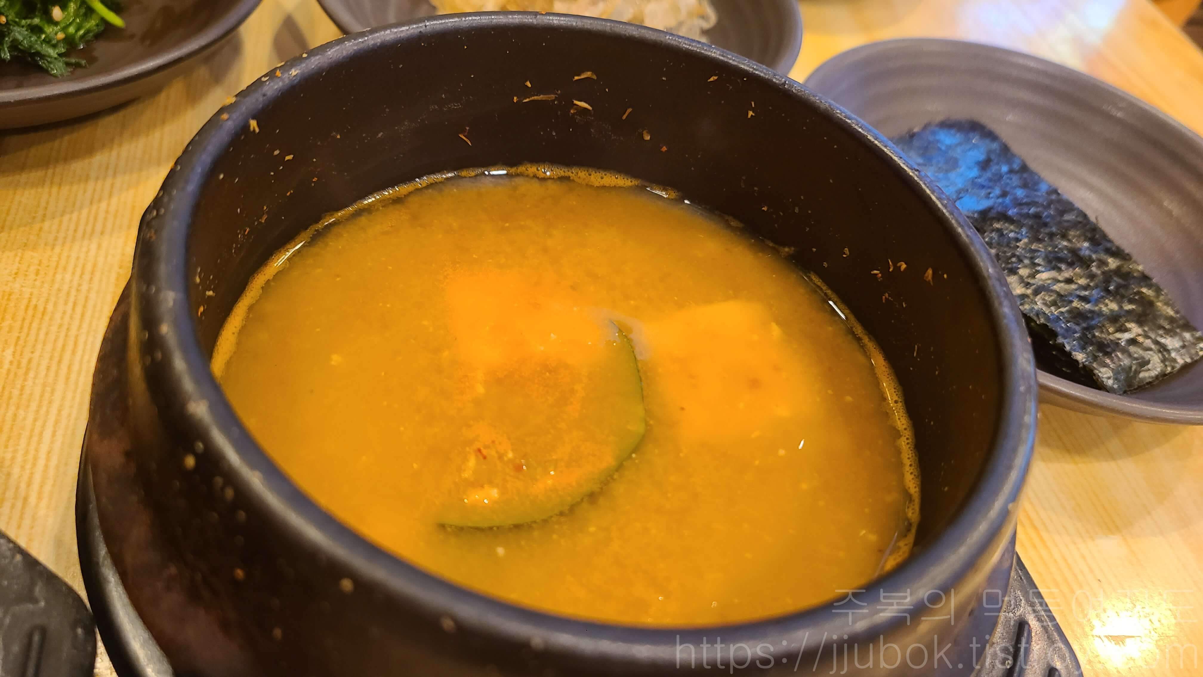 오구당당-밑반찬-된장찌개