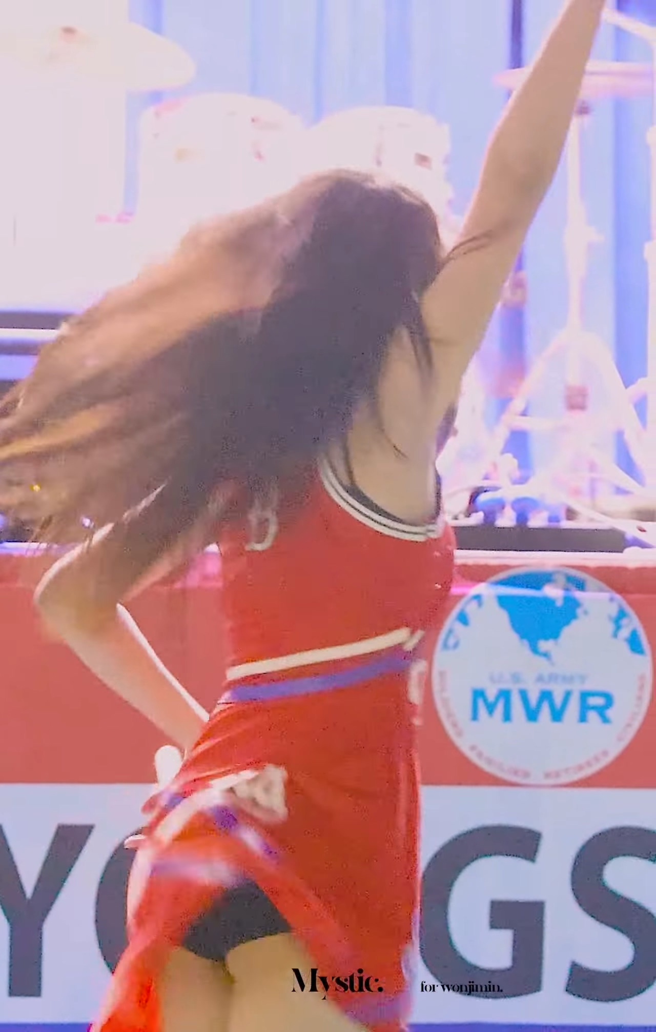 아이돌-idol-kpop-가슴-가슴골-슴골-boobs-cleavage-midriff-엉덩이-엉밑-엉밑살-butt-섹시-몸매-body-sexy-허벅지-thighs-도끼-cameltoe-nsfw-legs-cheeks-클라씨-원지민-classy-wonjimin