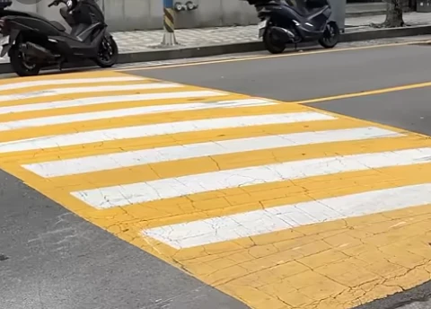 방지턱 넘어갈 때 속도 줄여서