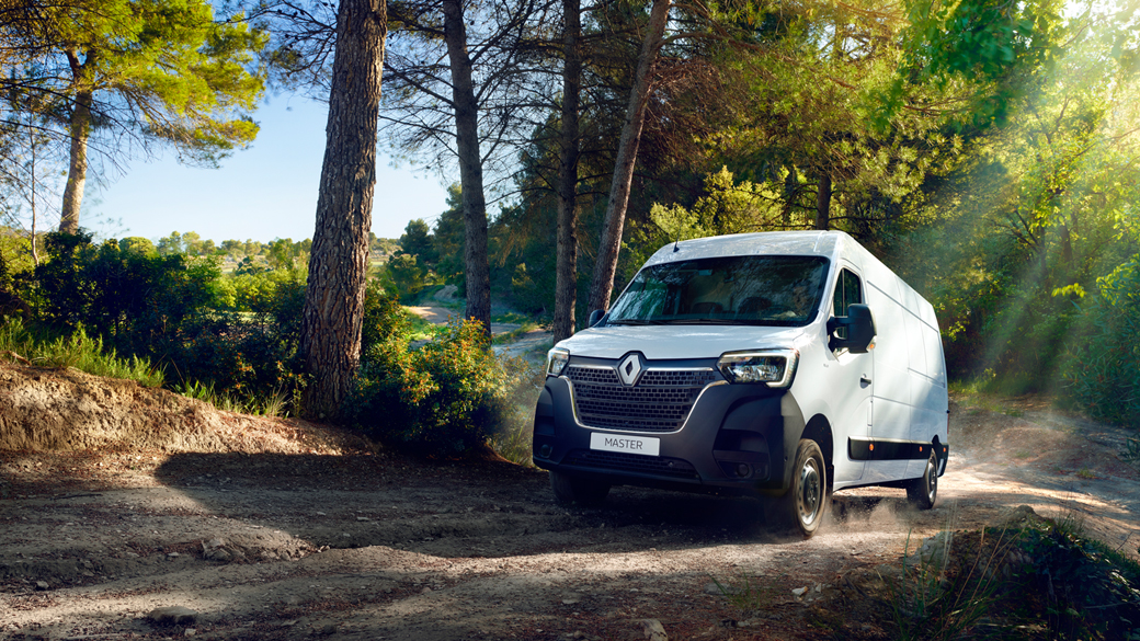 2024년형 르노 마스터 밴 주행 사진