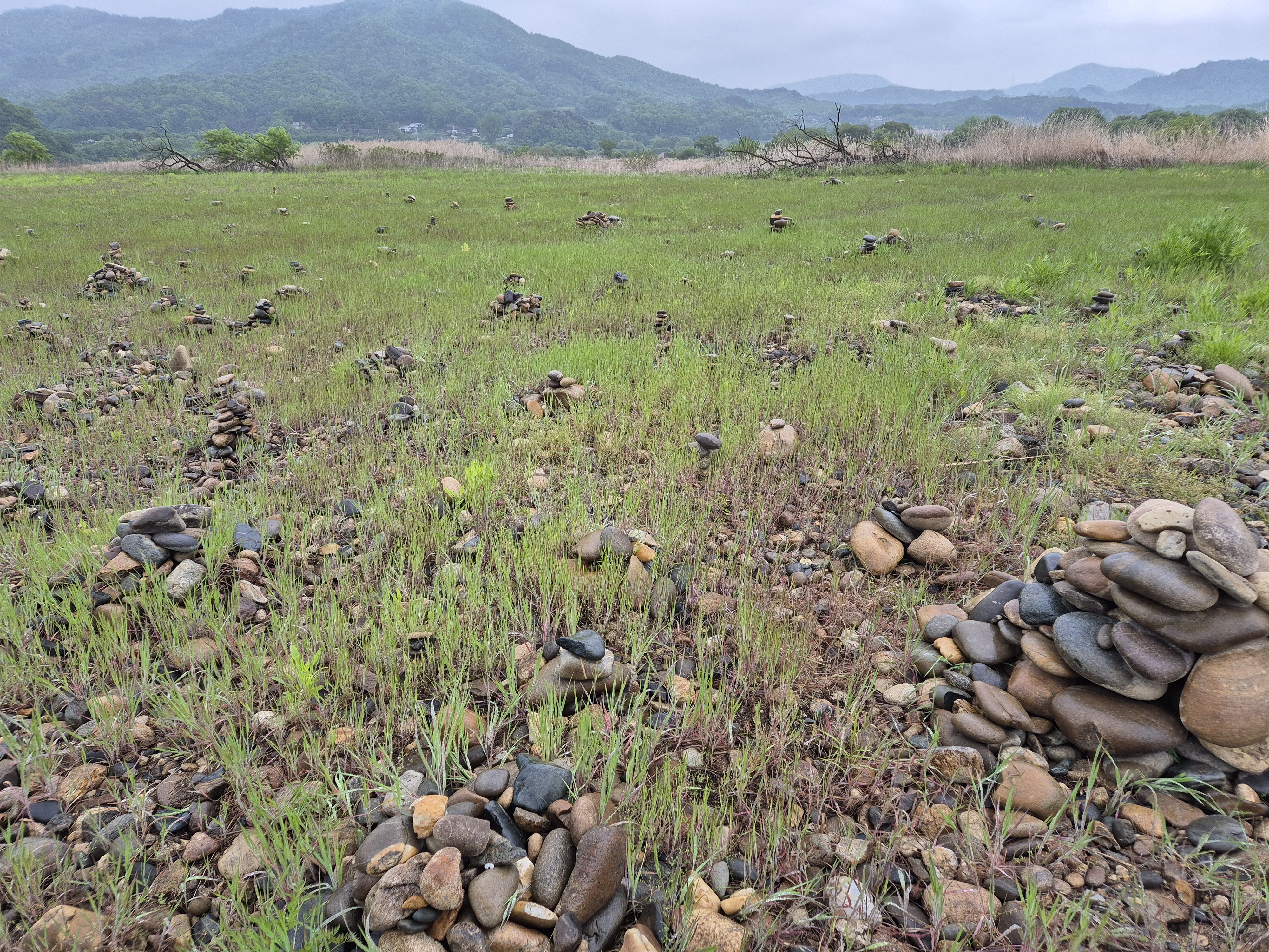 충주 비내섬 돌탑