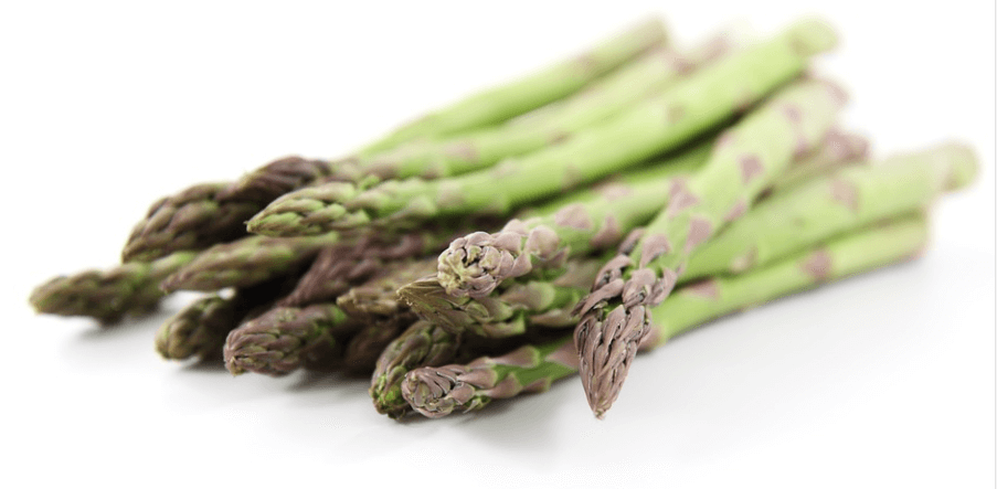 여러개의 아프파라거스가 놓여 있다