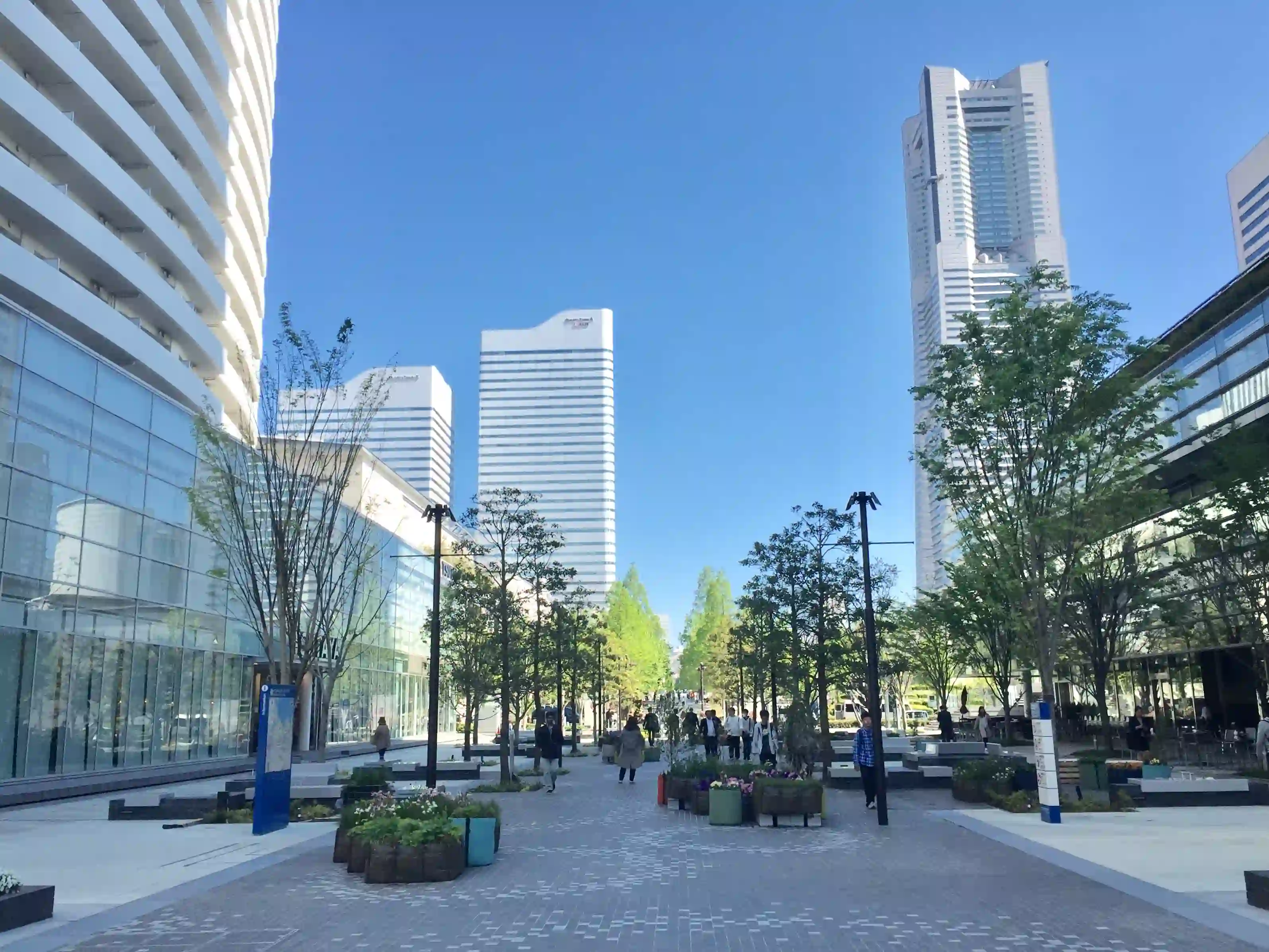 미나토미라이의 쇼핑 몰에서 이상적인 쇼핑을 즐겨보세요!