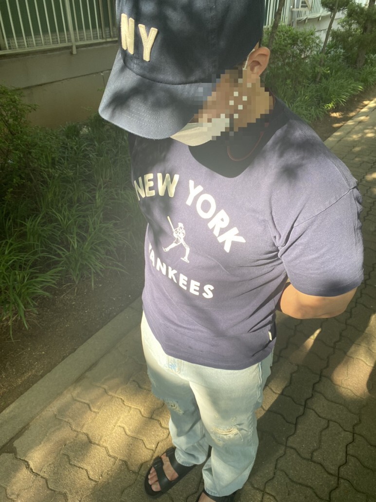 데일리룩(오뭘입)_NY볼캡, 알디씨 반팔 티셔츠, 오더플리즈 와이드 연청 데님 데미지진, 버켄스탁 슬리퍼, 데일리코디, 남자코디, 남자데일리룩, 남자데일리코디, ootd