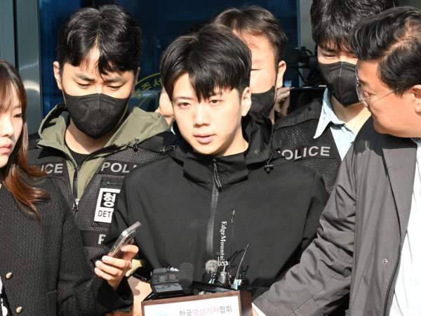 장윤기 사건: 광주 여고생 살인사건 증거인멸 파문! 수사팀장 A 경감 긴급체포 및 범행 차량 동영상 삭제 지시 전말 (나이, 프로필, 고향, 학력, 사주, 부인, 형량 총정리)