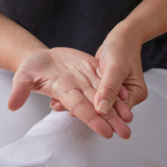 손가락 통증? 방아쇠수지증후군 원인과 치료