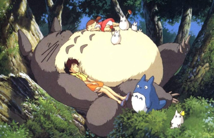 토토로와 아이들이 같이 누워있다