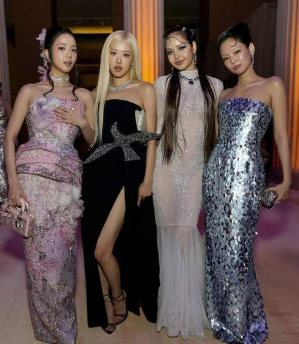 2026 멧 갈라 블랙핑크 제니 540시간 샤넬 드레스 화제, 카리나 한복 패션까지 K-스타 총정리