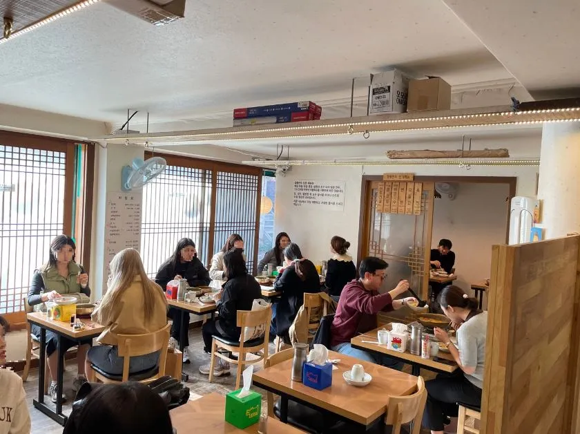 안국-깡통만두-식당-내부-1