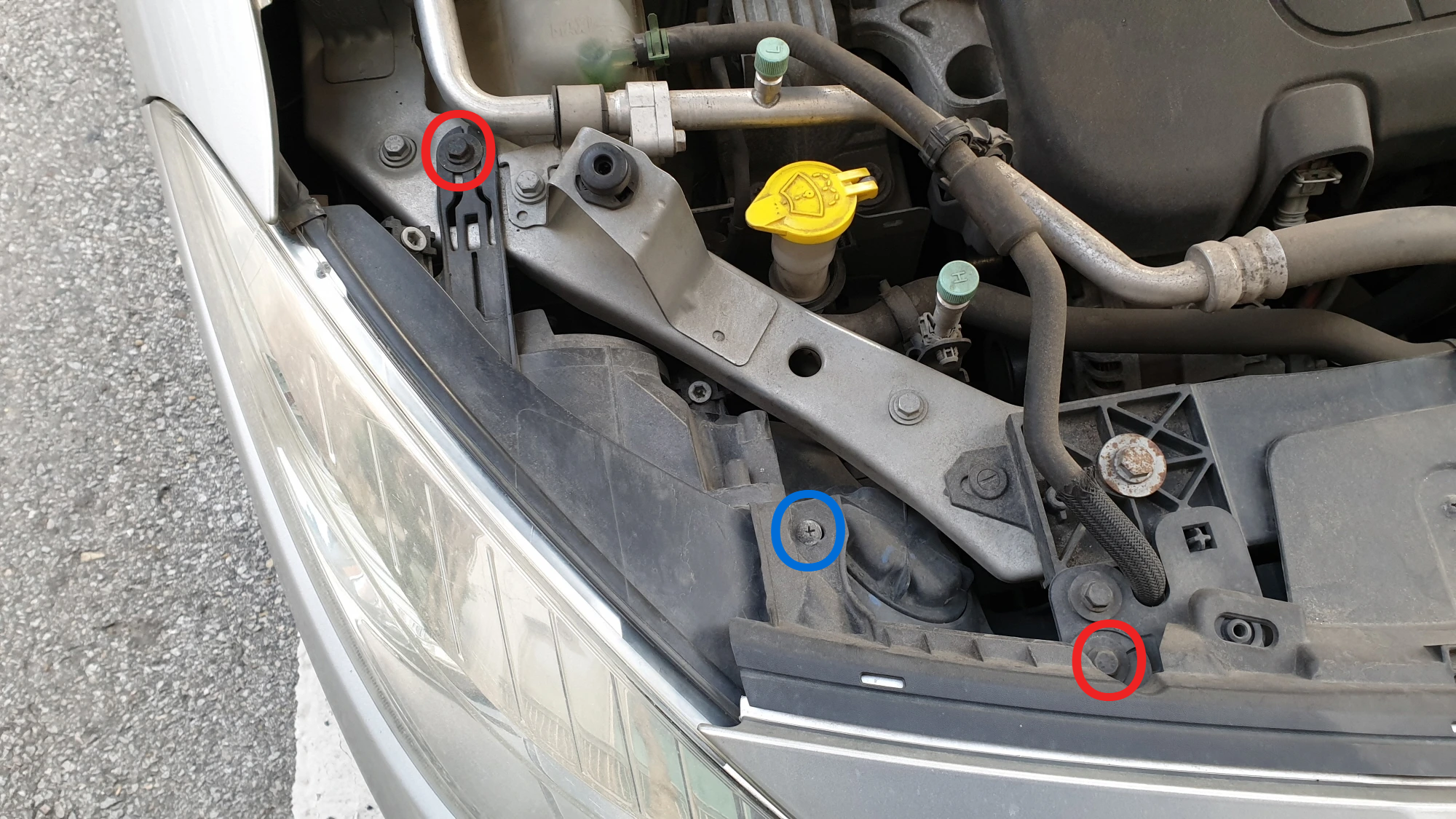 헤드라이트 고정 볼트 위치