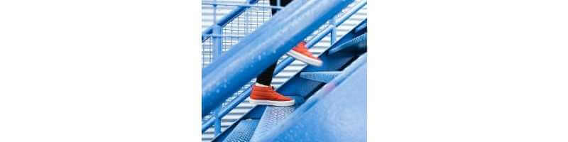 계단-오르는-모습