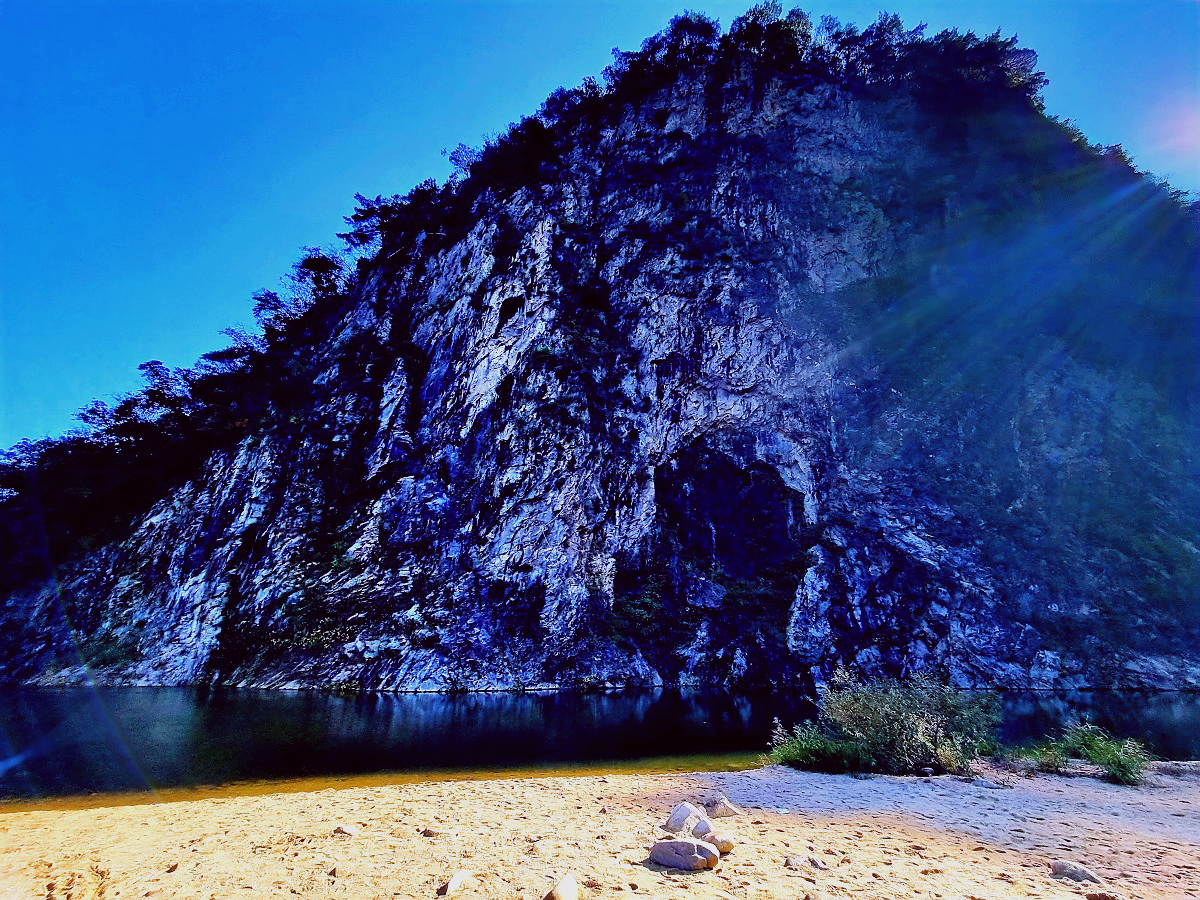 강원도 원주 가볼만한 곳, 블루리본 스톤크릭 카페: 수묵화 속 절벽, 로스팅 커피, 할인 정보