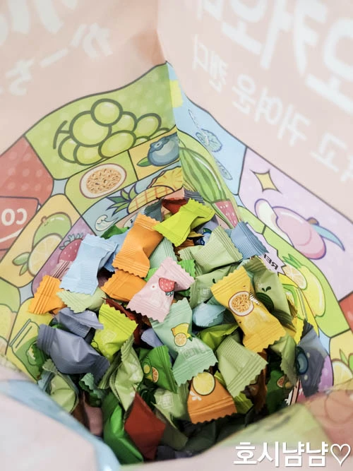 샤오커오라 12가지 맛 사탕 내부 모습