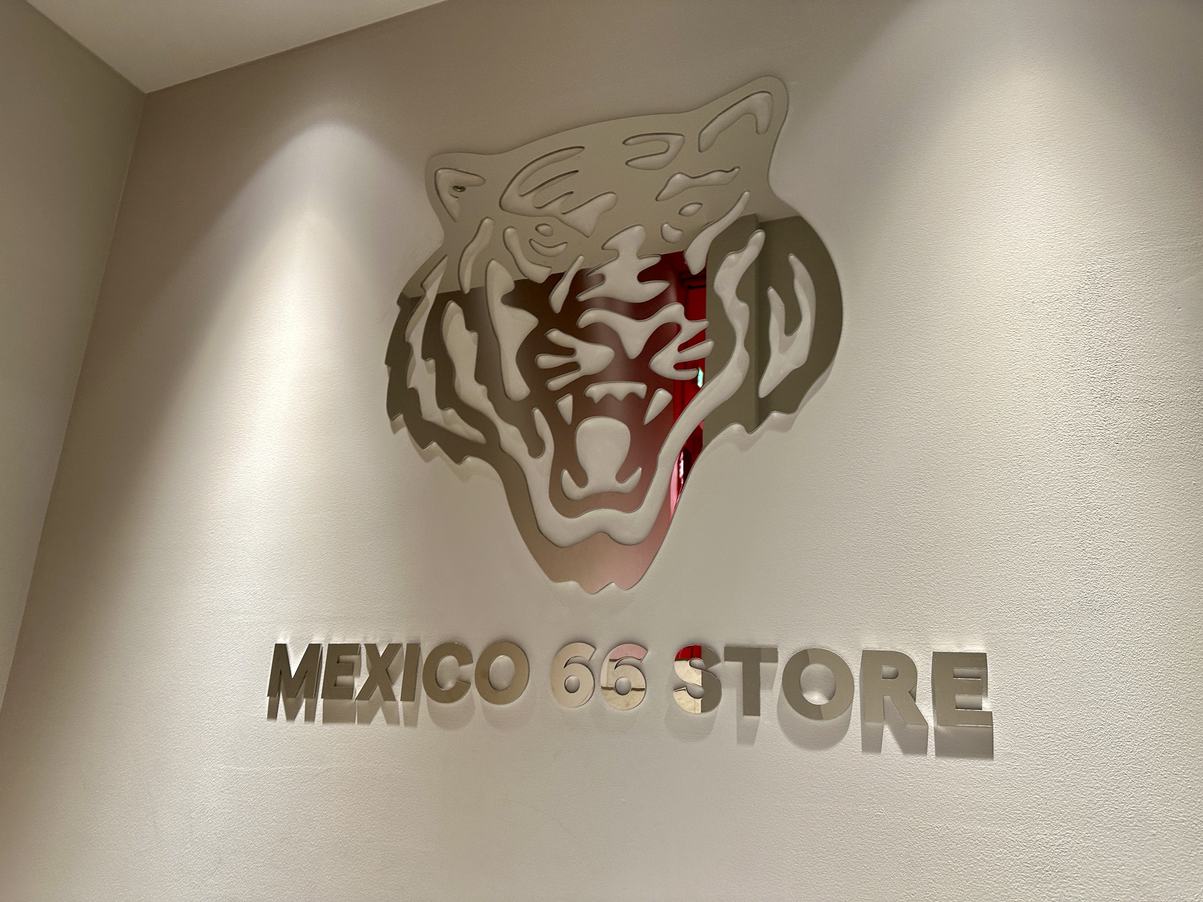 오니츠카 타이거 멕시코66 스토어