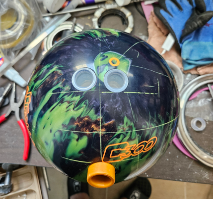 엄지 덤과 중약지 끼운 모습