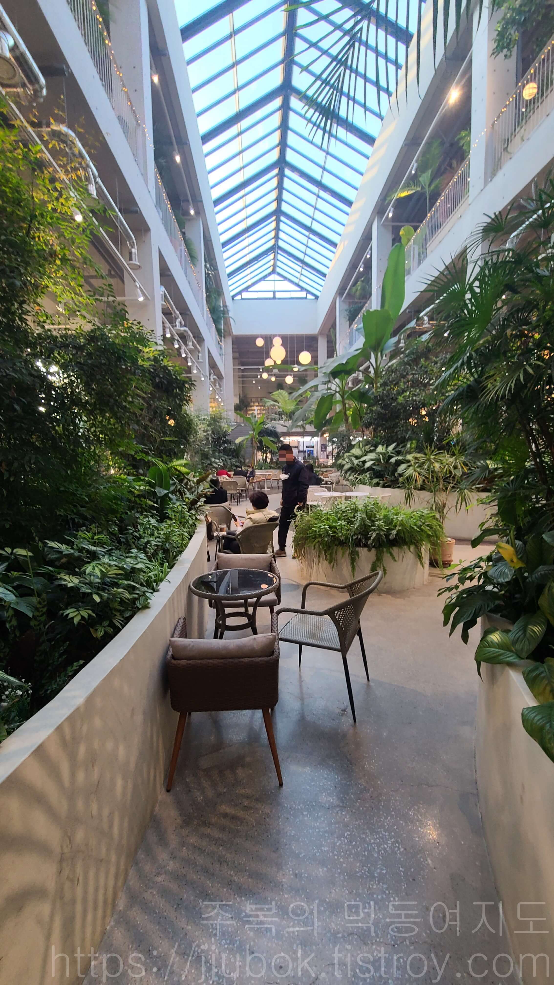 앤드-테라스-AND-TERRACE-파주점-1층