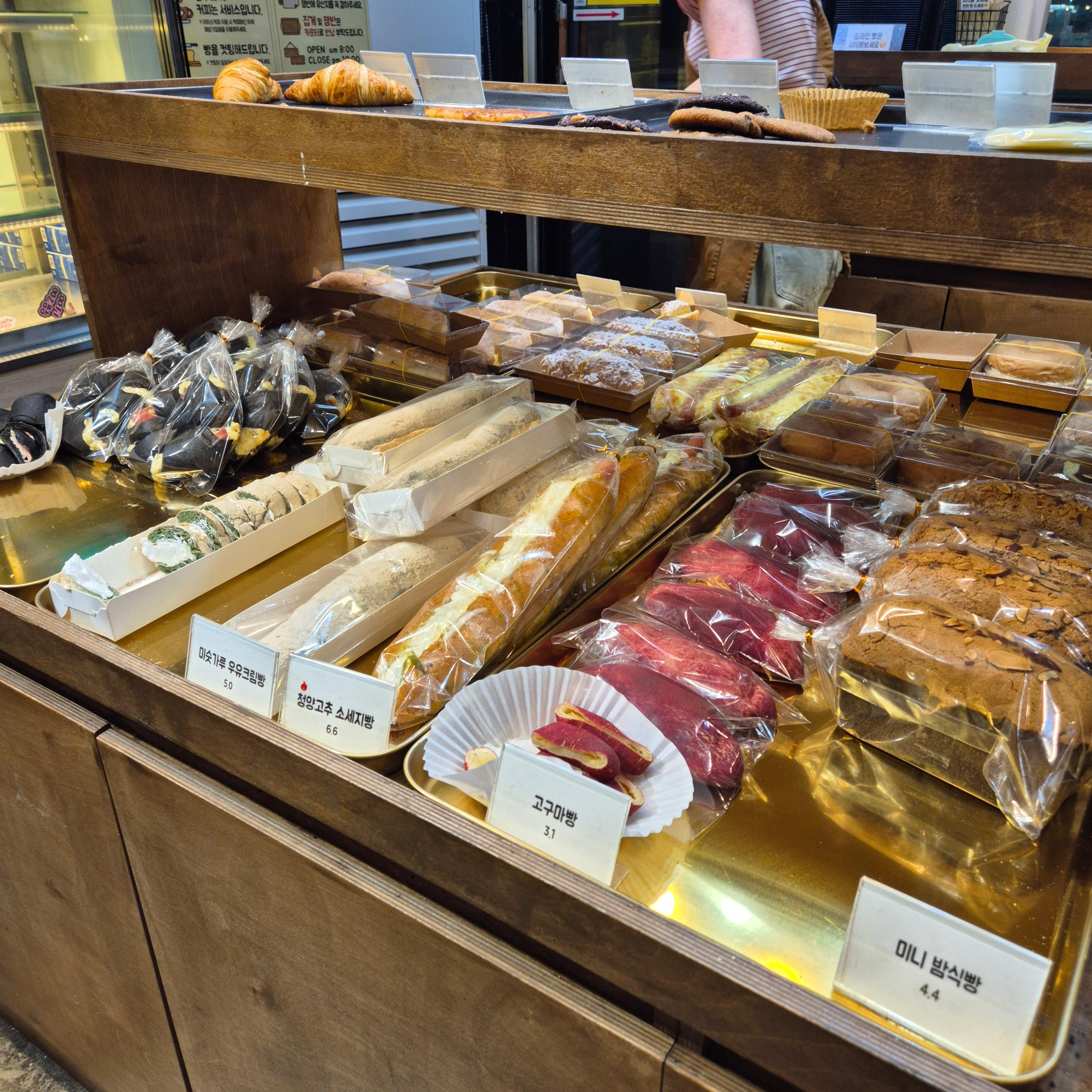 보룡제과&amp;#44; 제주 보룡제과 후기&amp;#44; 보룡제과 인기메뉴&amp;#44; 제주 빵지순례&amp;#44; 제주 베이커리 추천&amp;#44; 제주 디저트 맛집&amp;#44; 제주시 맛집&amp;#44; 제주 로컬 빵집