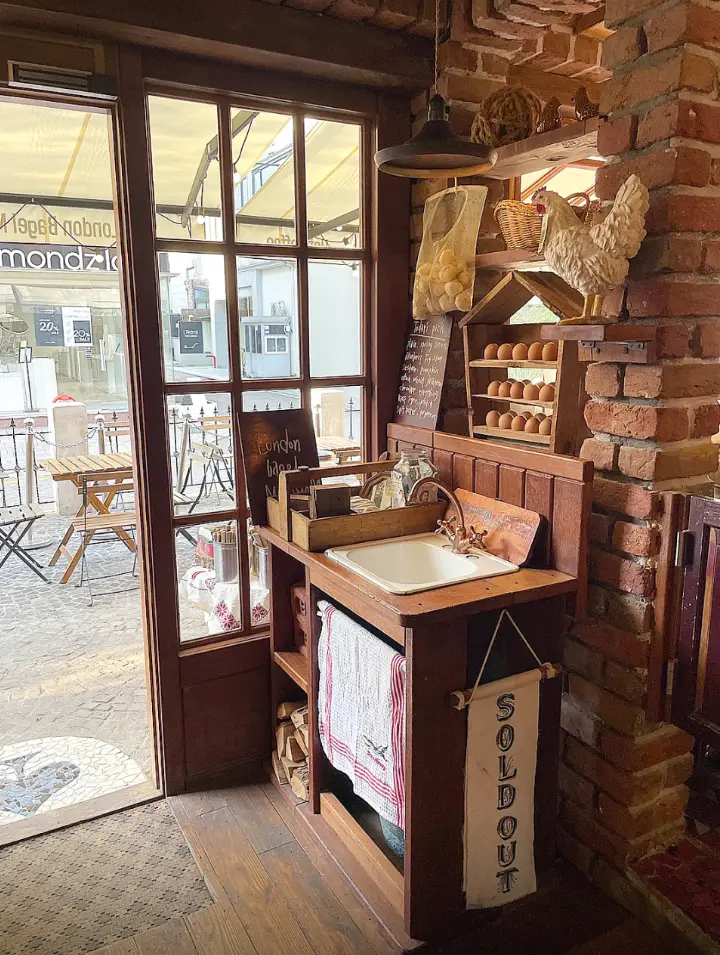 런던-베이글-뮤지엄-도산점-매장입구